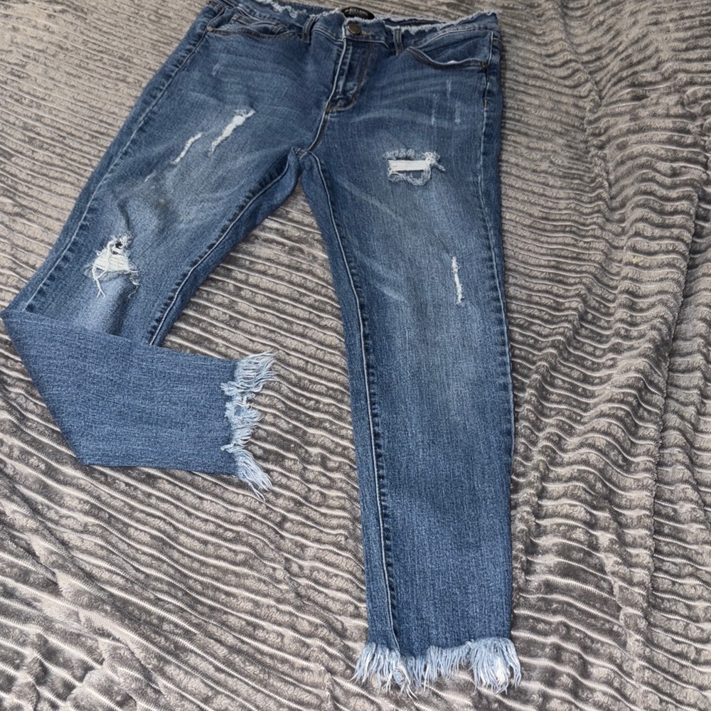 Black Label Distressed frayed hem ankle Jeans 32/13